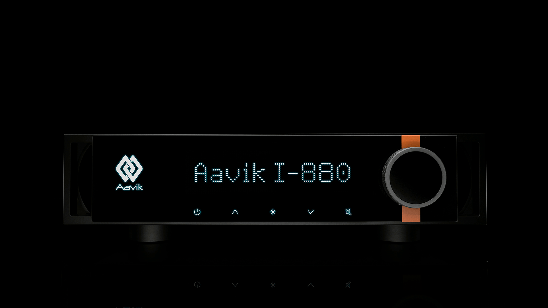 Aavik Integrated Amp880 Front Low Angle Total DESKTOP