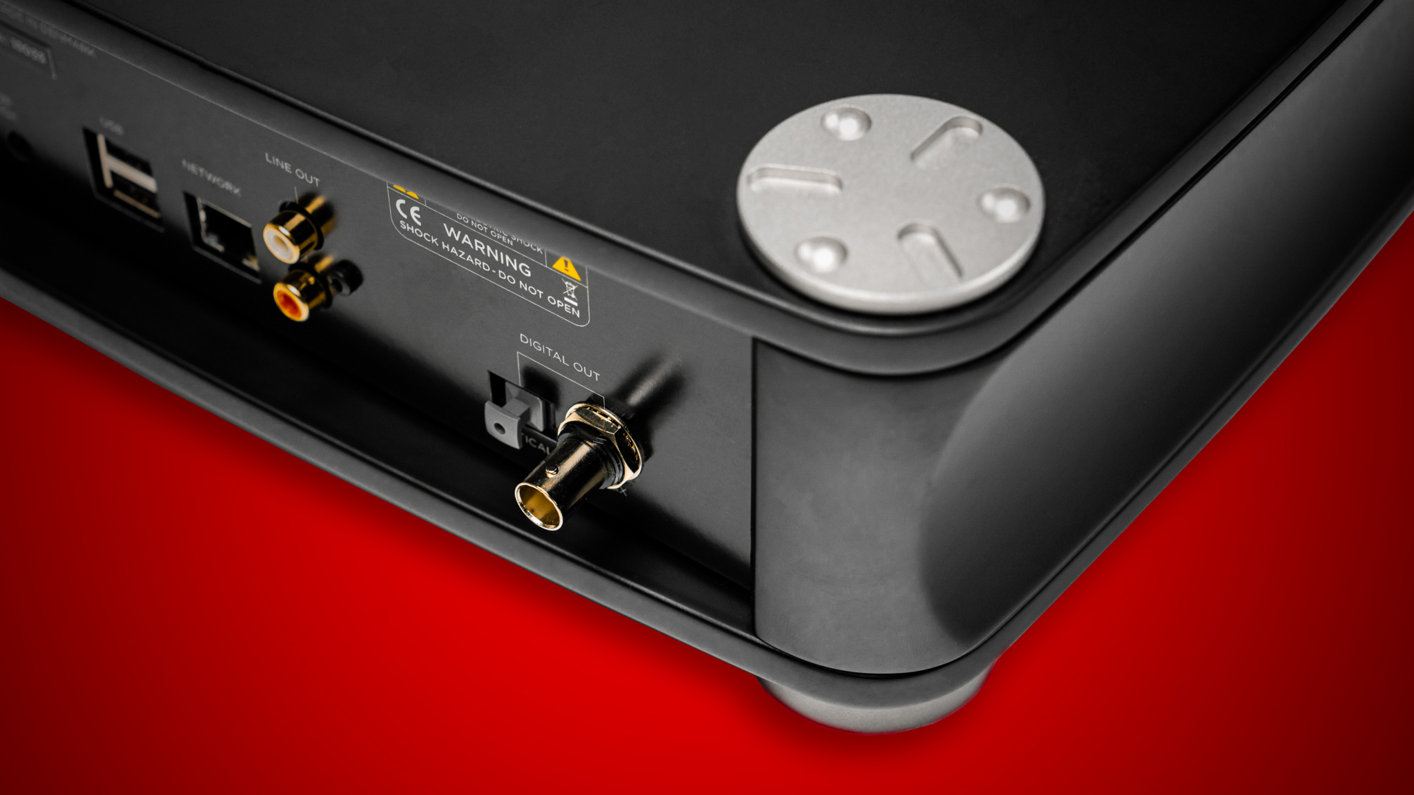 4 K AAVIK S 280 BACK RIGHTCORNER TOP DETAIL CAROUSEL 1